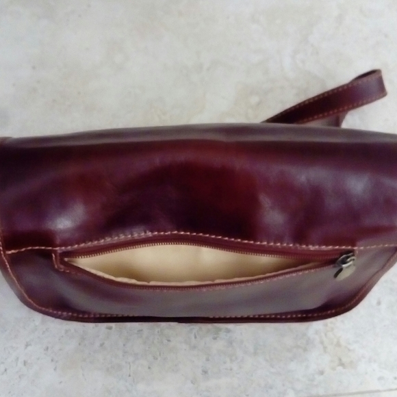 🎉🎉HP💃💃Piké Leather Shoulder Bag 👜 - Picture 5 of 14